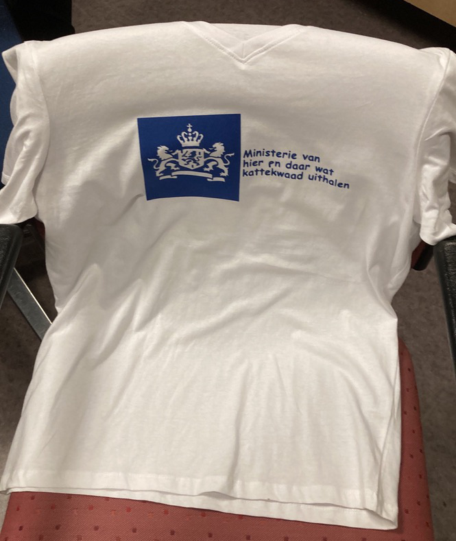File:MinisterieTShirt_Picture.jpg