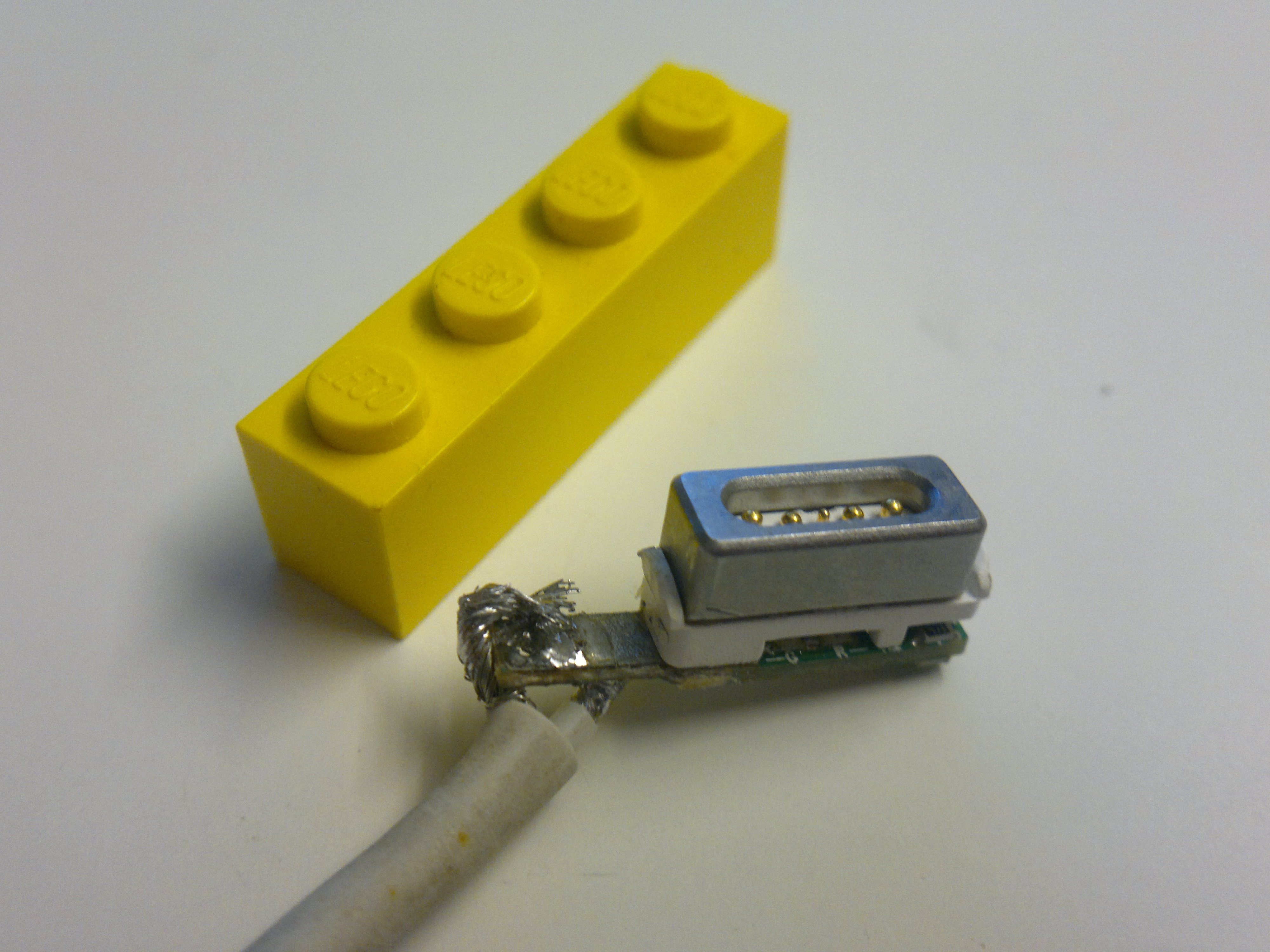 Fail The Week: To Repair A MagSafe Charging Cable Hackaday
