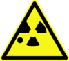 D-W005 Warnung vor radioaktiven Stoffen oder ionisierenden Strahlen.svg