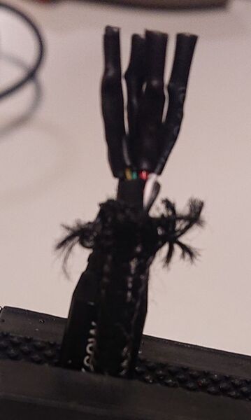Bestand:Footswitch usb met krimpkous.JPG